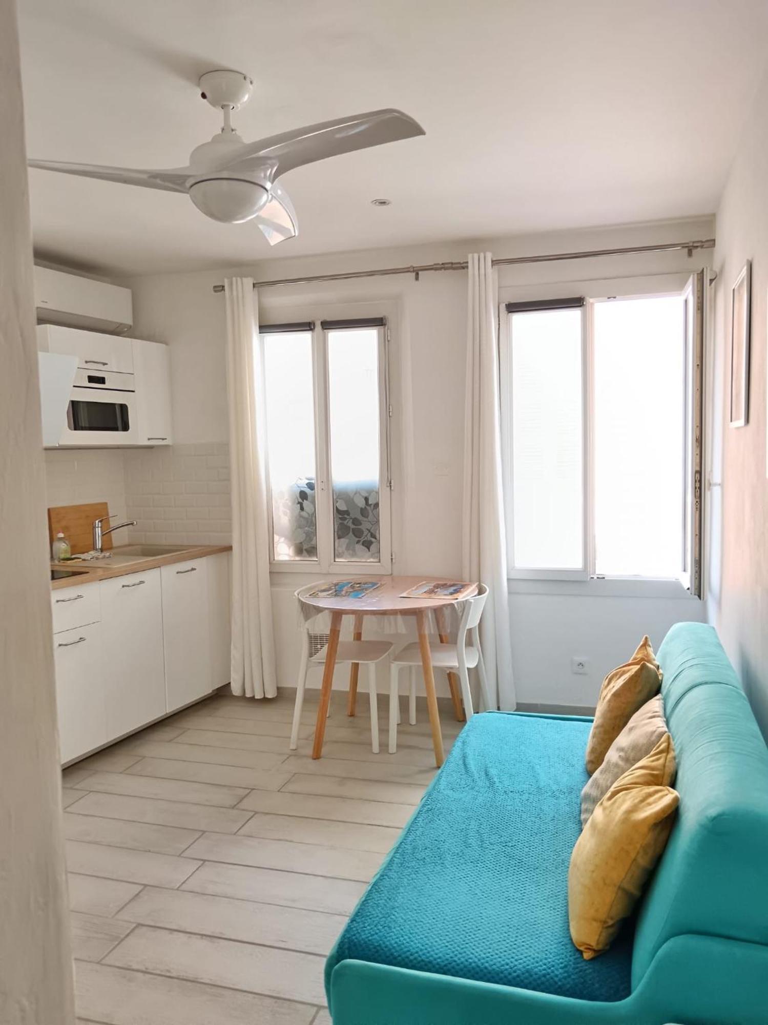 Superbe studio rue piétonne principale Sanary à côté du port Extérieur photo