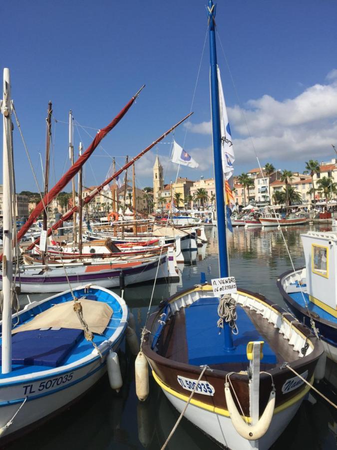Superbe studio rue piétonne principale Sanary à côté du port Extérieur photo